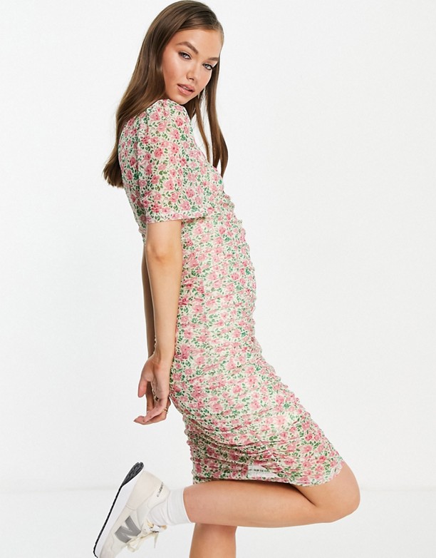  Bardzo Tani Vila – RÓżowa marszczona sukienka mini z tkaniny z recyklingu Abstrakcyjne kwiaty