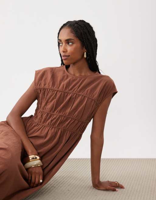 VILA ruched piping details woven midaxi dress in chocolate brown, 3 of 4