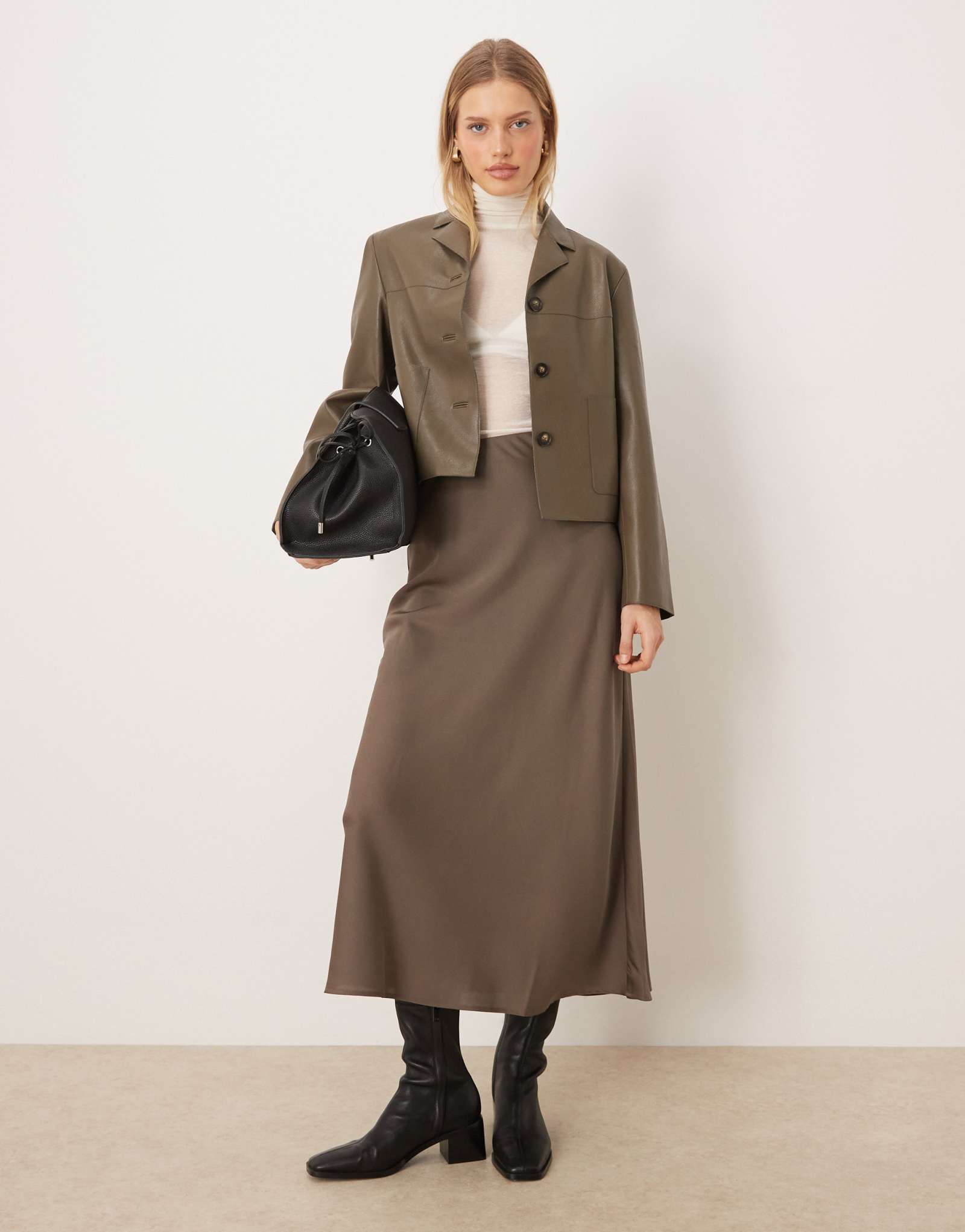 Атласная юбка макси от VILA из ткани falcon