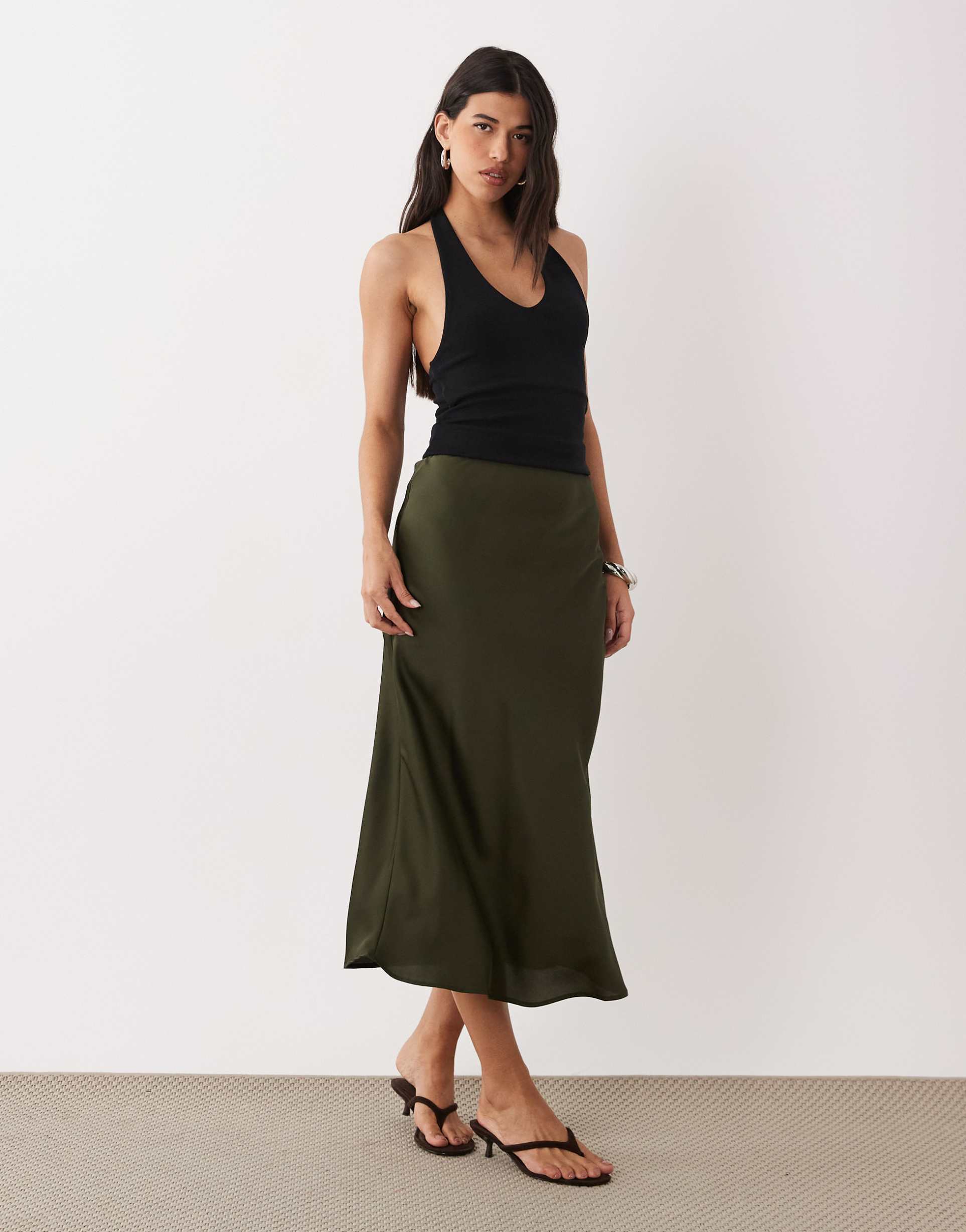 vila satin maxi skirt in forest green