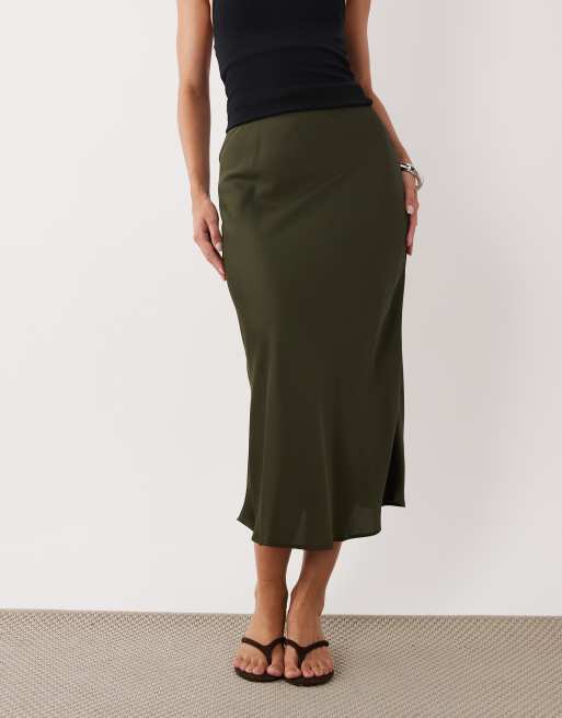 Vila satin maxi skirt in forest green, 3 of 5