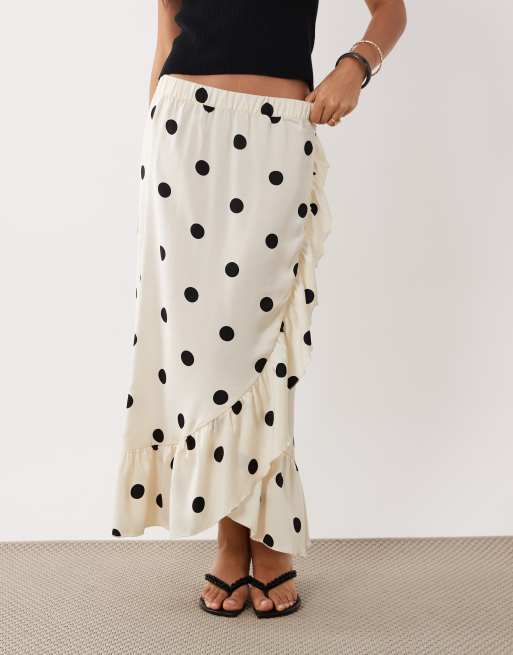 VILA – Satin-Maxirock in Cremeweiß mit schwarzen Polka Dots und Rüschensaum, 4 von 5