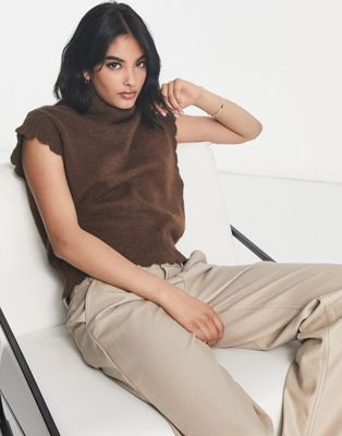 Vila scallop edge knitted jumper in brown