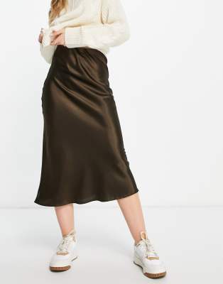 Vila - Schräg geschnittener Satin-Midirock in Schokobraun
