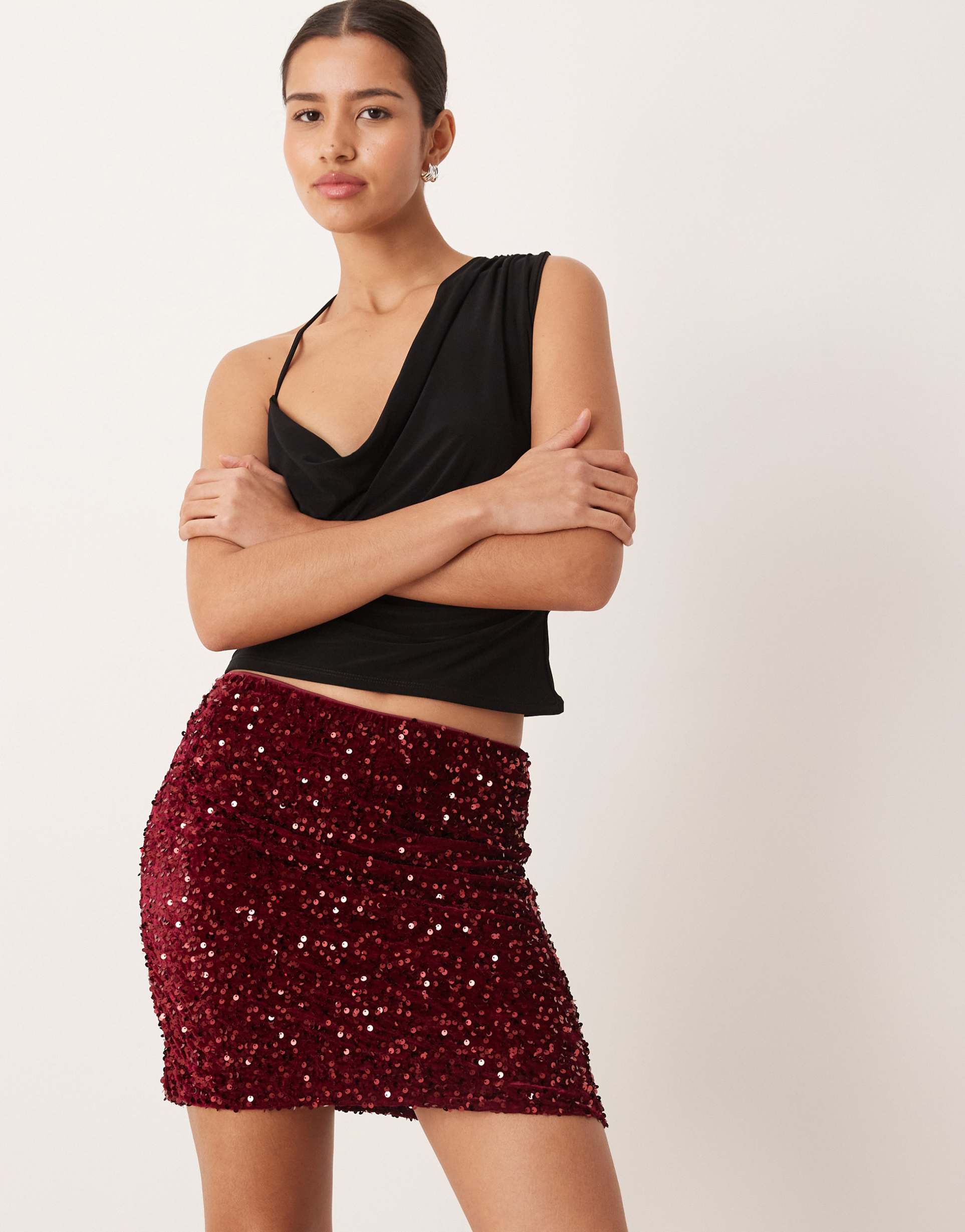 vila sequin mini skirt in dark red