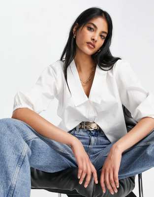 Vila shirt with deep v neck collar detail in white