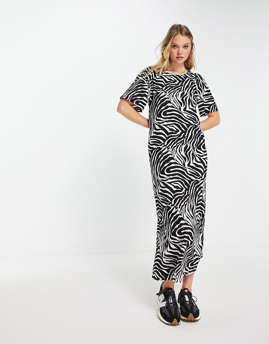 Vila shlort sleeve midi dress in zebra print-Black