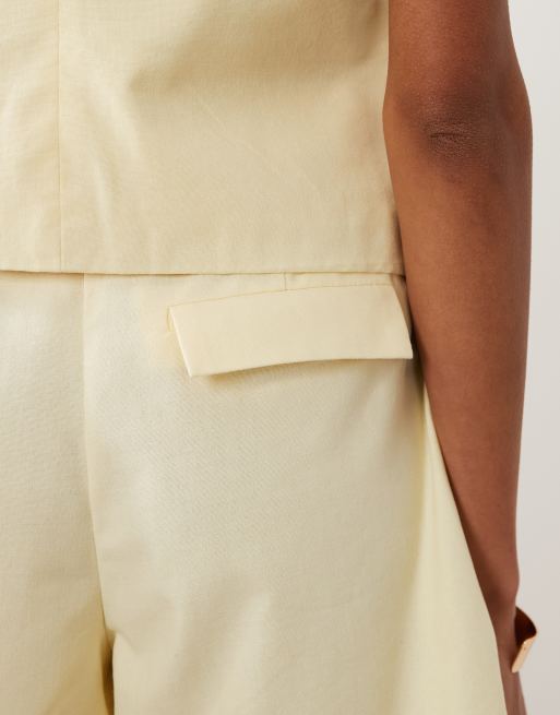 VILA - Short d'ensemble plissé ajusté en aspect lin - Jaune pastel, 3 de 5