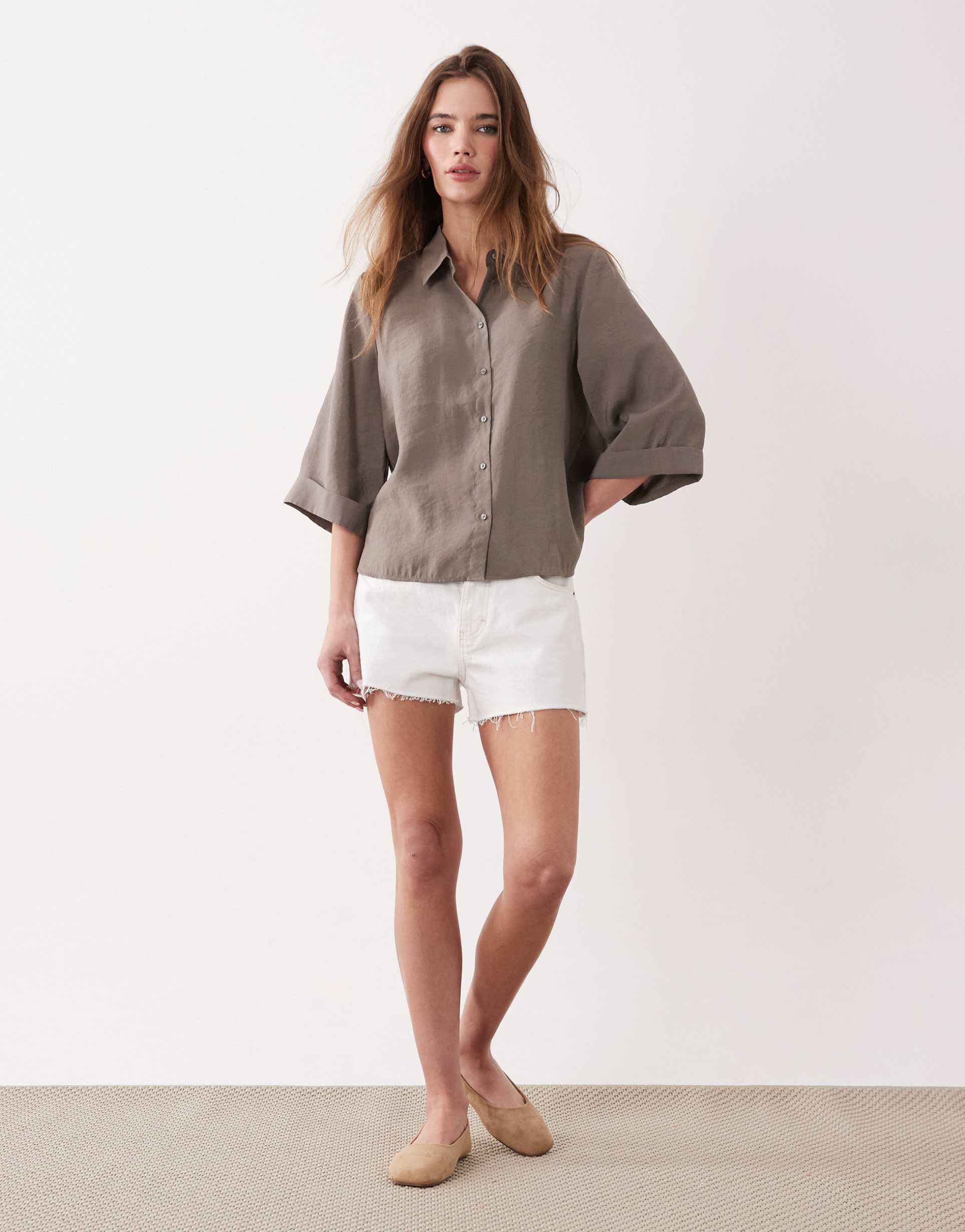 vila short sleeve boxy cupro shirt in light brown