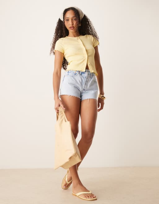 Vila short sleeve lettuce edge t-shirt with snaps up front in pale banana, 2 of 4