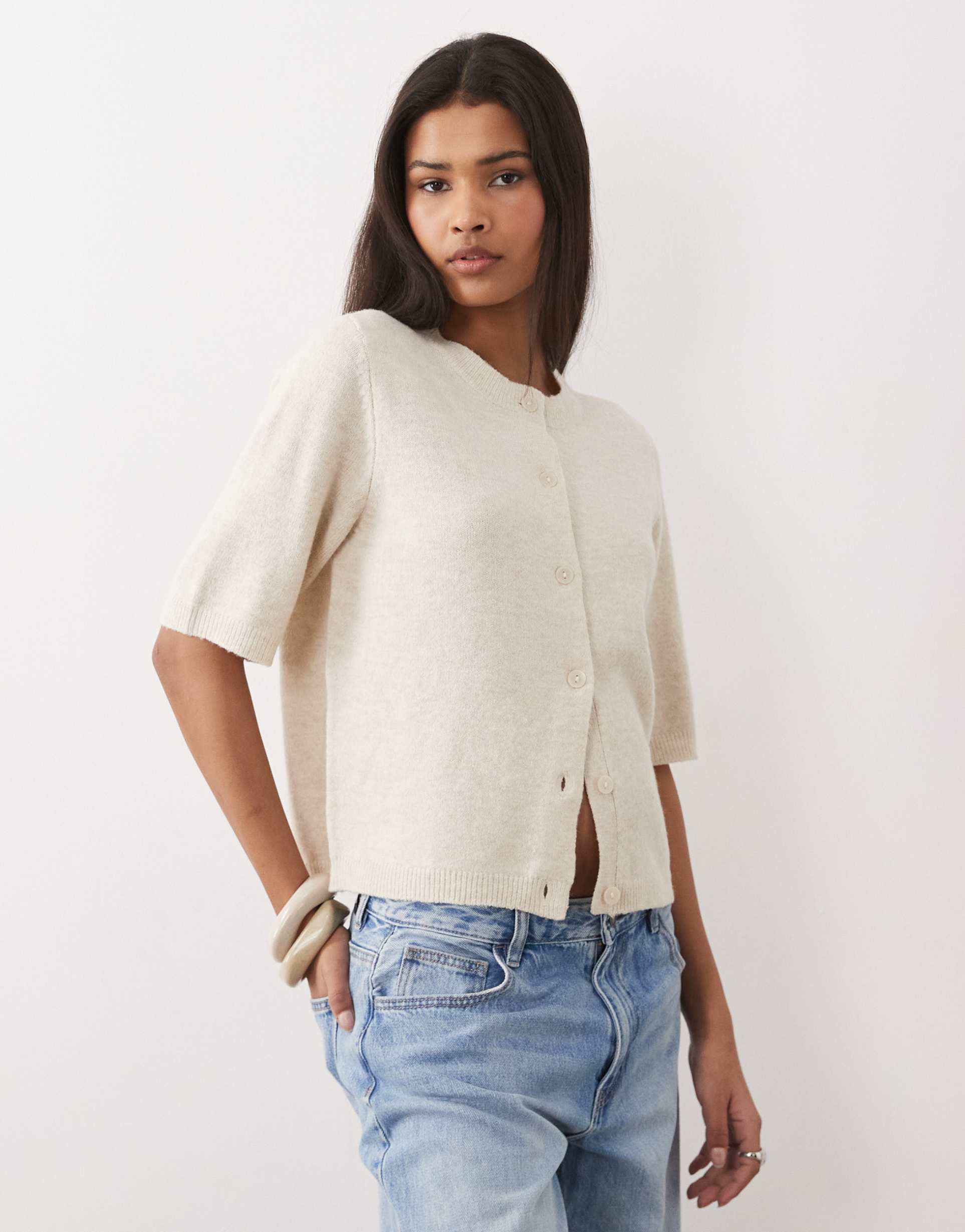 vila short sleeve soft knit cardigan in heathered cream