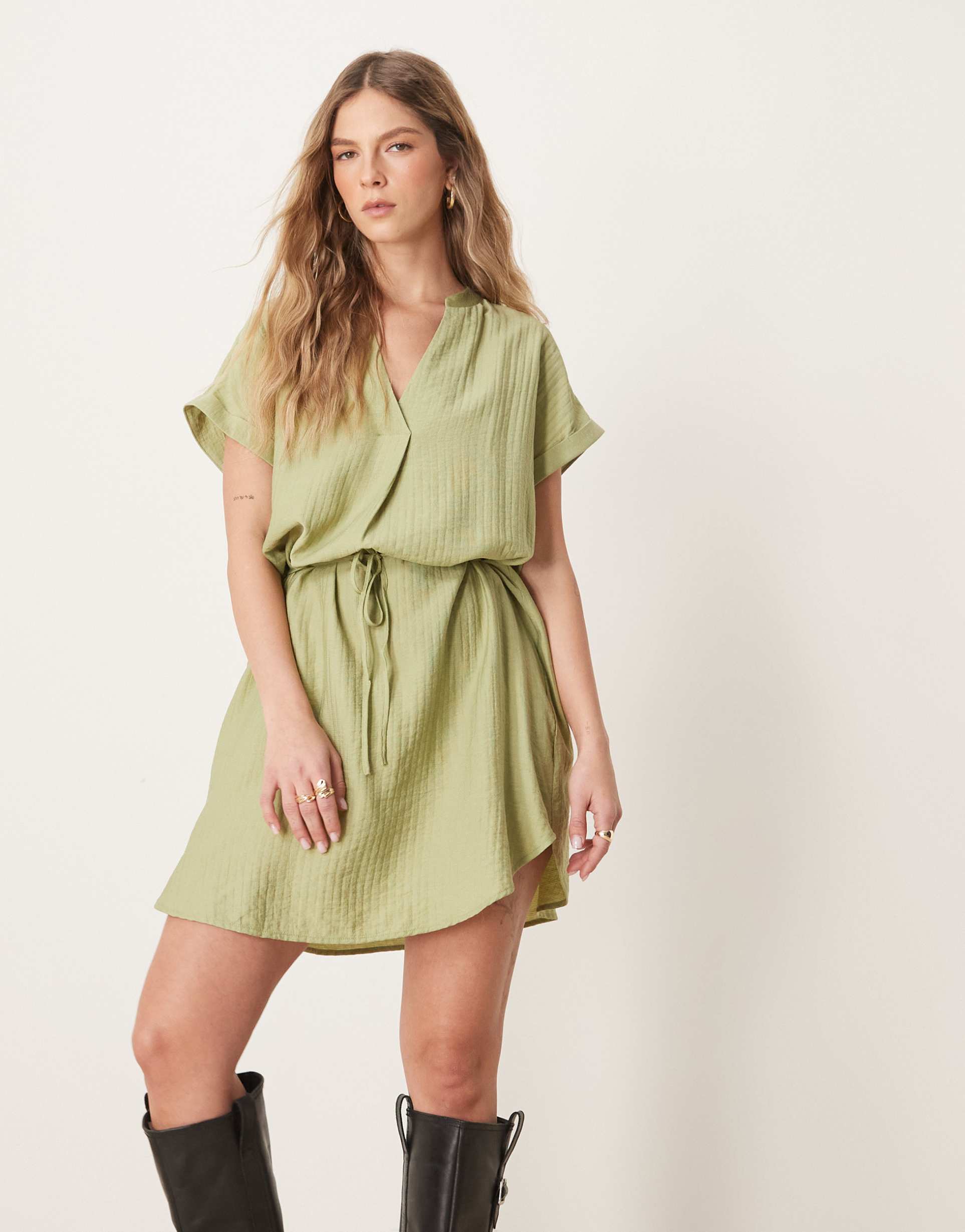vila short sleeve tie waist notch neck mini dress in pistachio