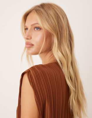 Vila Slash Neck Plisse Top Co-ord In Brown