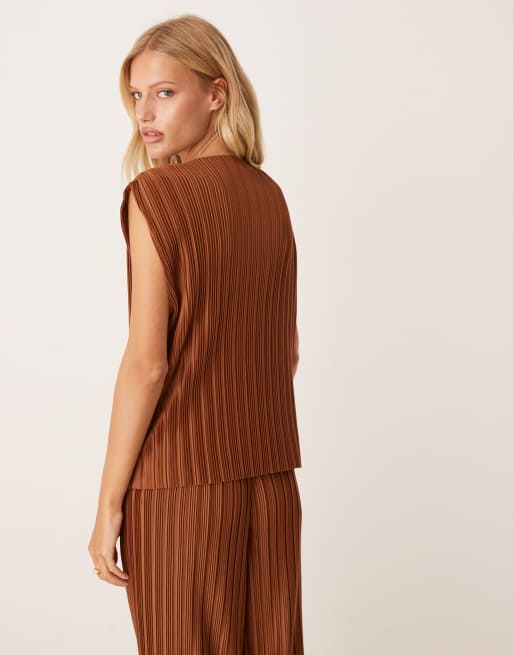 Vila slash neck plisse top co-ord in bronze, 3 of 4