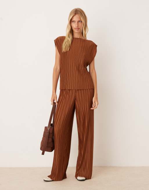 Vila slash neck plisse top co-ord in bronze, 4 of 4