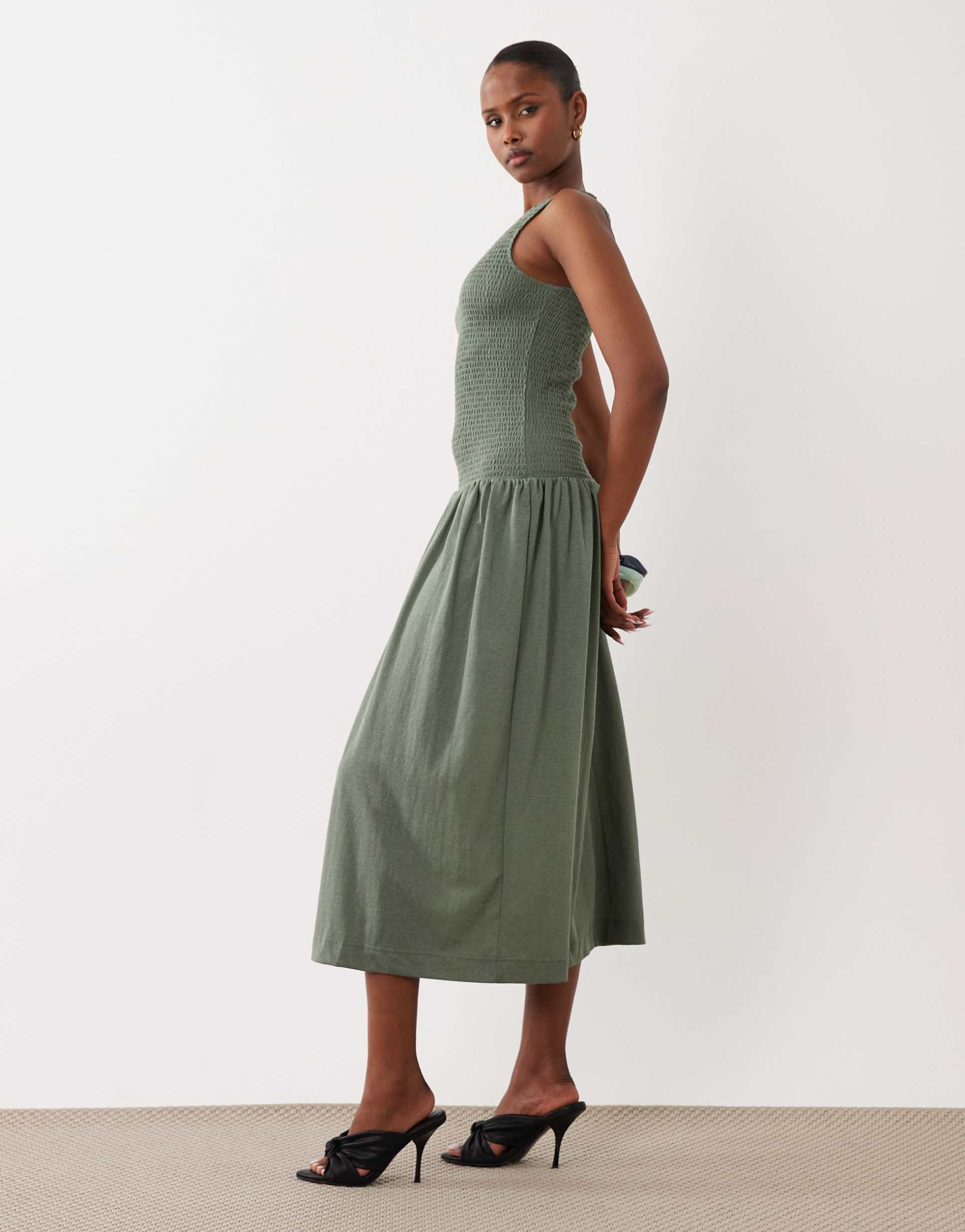 vila sleeveless smocked midi dress in sage green