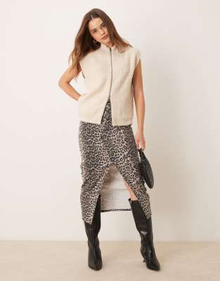 Vila Soft Boucle Zip Front Vest In White