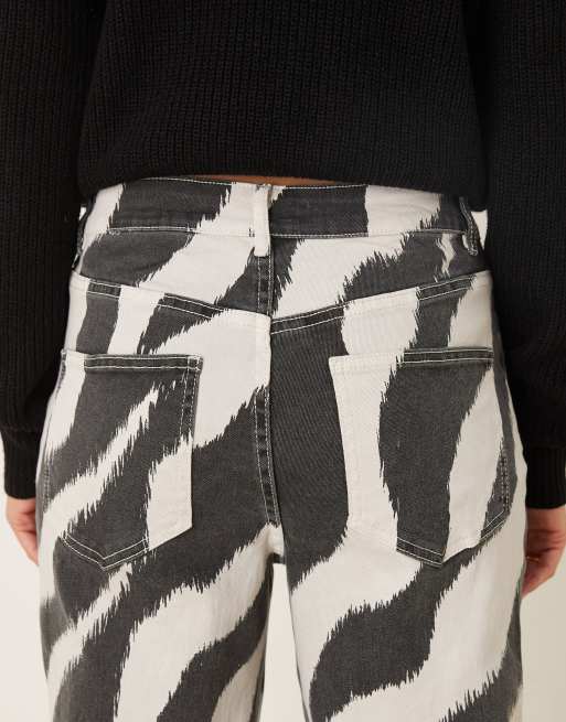 VILA - Sorte og hvide jeans med vide ben og zebraprint, 4 af 5