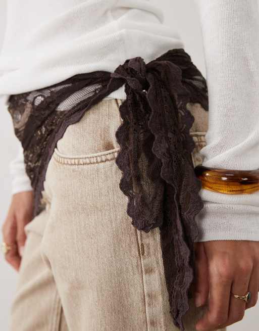 Vila spetsmidjescarf i chokladbrun, 2 av 3
