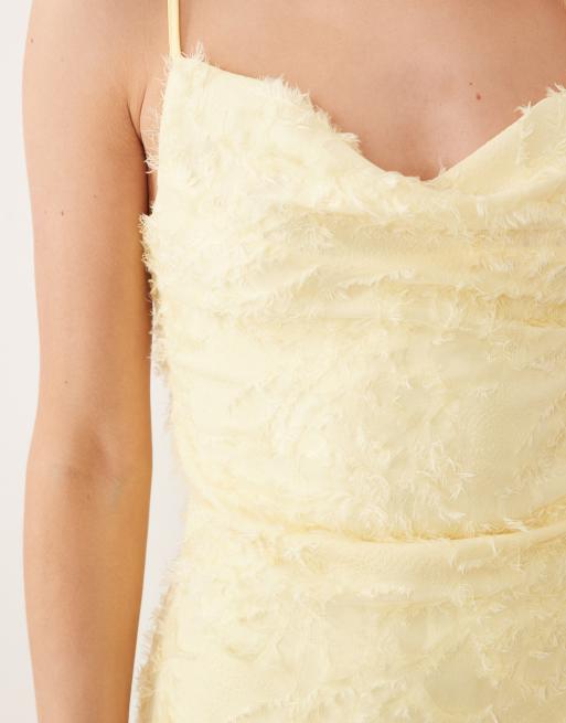Vila – Strukturiertes Mini-Trägerkleid in Pastellgelb mit Wasserfallausschnitt, 3 von 4