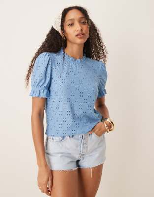 Vila - T-Shirt aus Jersey mit Lochstickerei in Blau