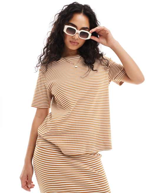 Vila - T-shirt color ruggine a righe a coste in coordinato