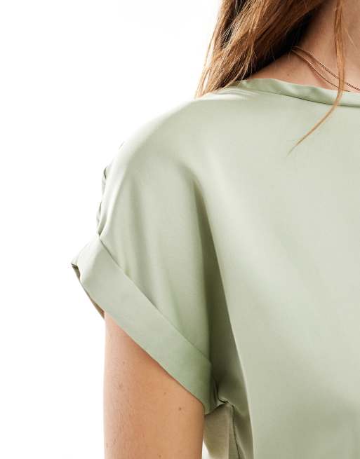 Vila - T-shirt en satin devant avec manches retroussées - Vert sauge, 2 de 4