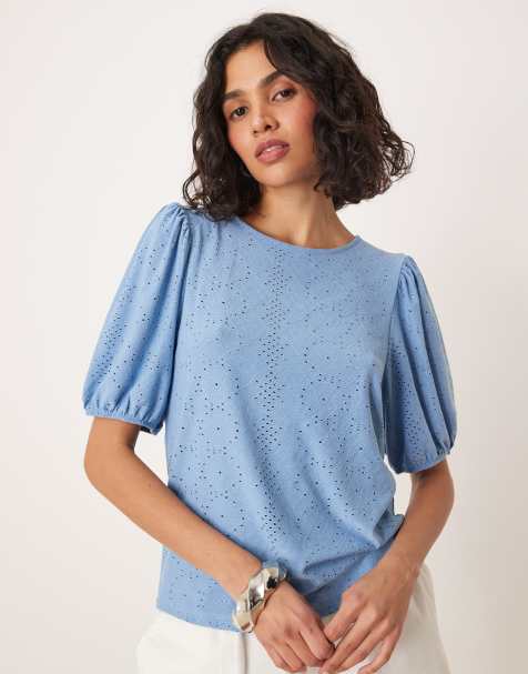 VILA - T-shirt met broderie en pofmouwen in lichtblauw - view 1