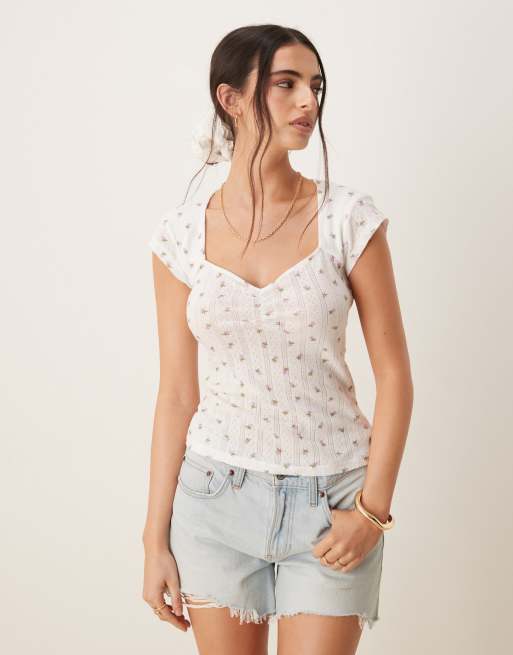 VILA - T-shirt met hartvormige halslijn en fijne bloemenprint in roze
