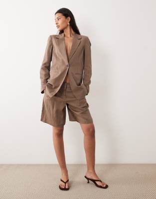 Vila Taillored Shorts Co-ord In Brown