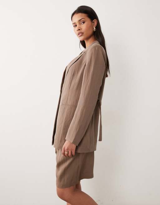 Vila taillored shorts co-ord in cub brown, 4 of 5