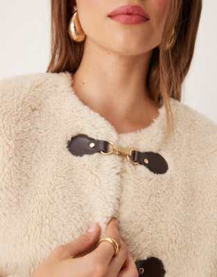 Vila Teddy Fleece Jacket With Buckle Details In Neutral