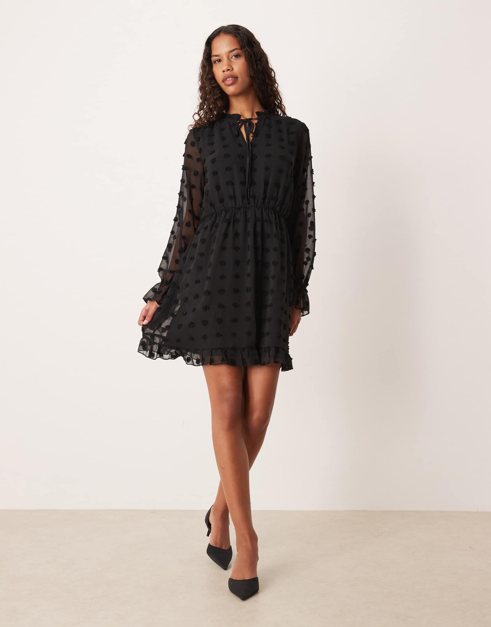 Мини-платье с длинным рукавом из текстурированной сетки VILA черного цвета