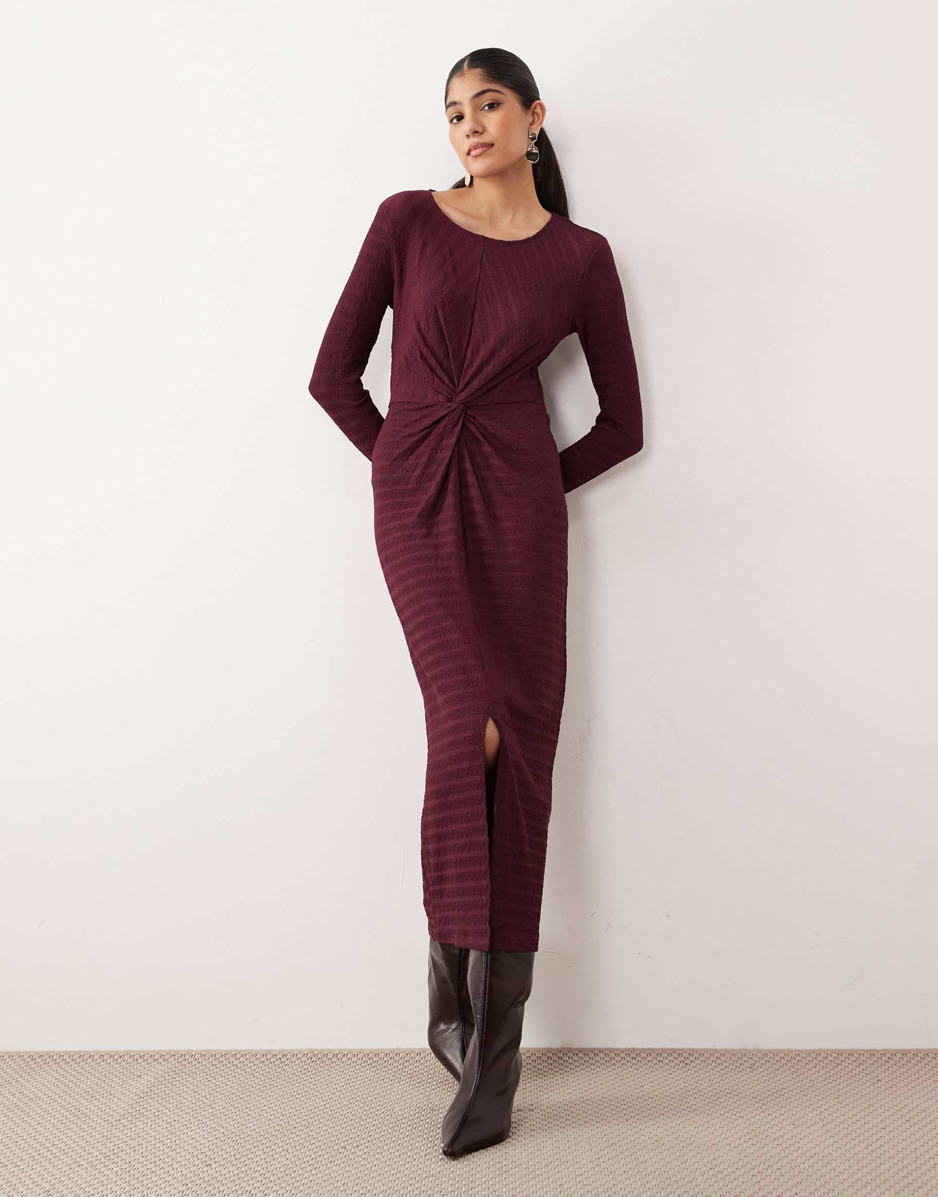 vila textured midi dress with twist detail in burgundy