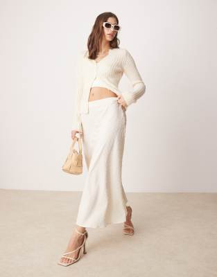 textured midi skirt in cream-White