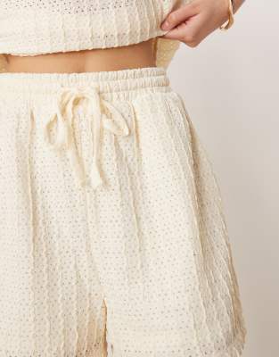 Vila Textured Shorts