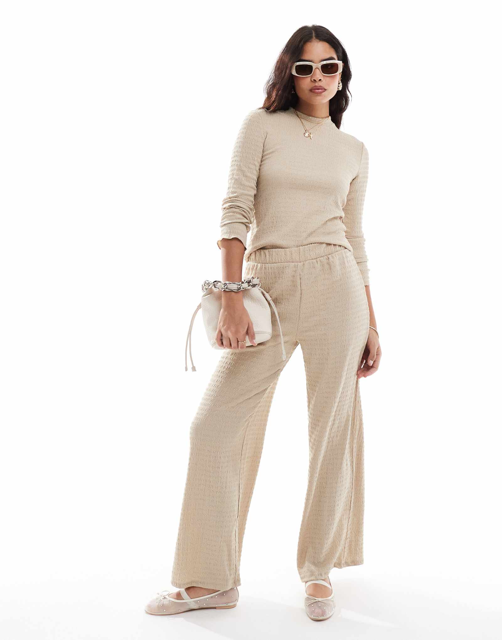 Широкие брюки с фактурой Vila кремового цвета - часть комплекта