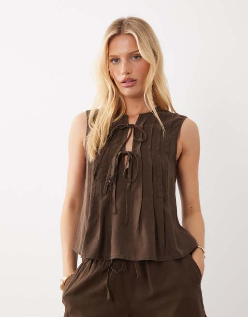 Vila tie front sleeveless pleated top co-ord in brown, 4 of 4