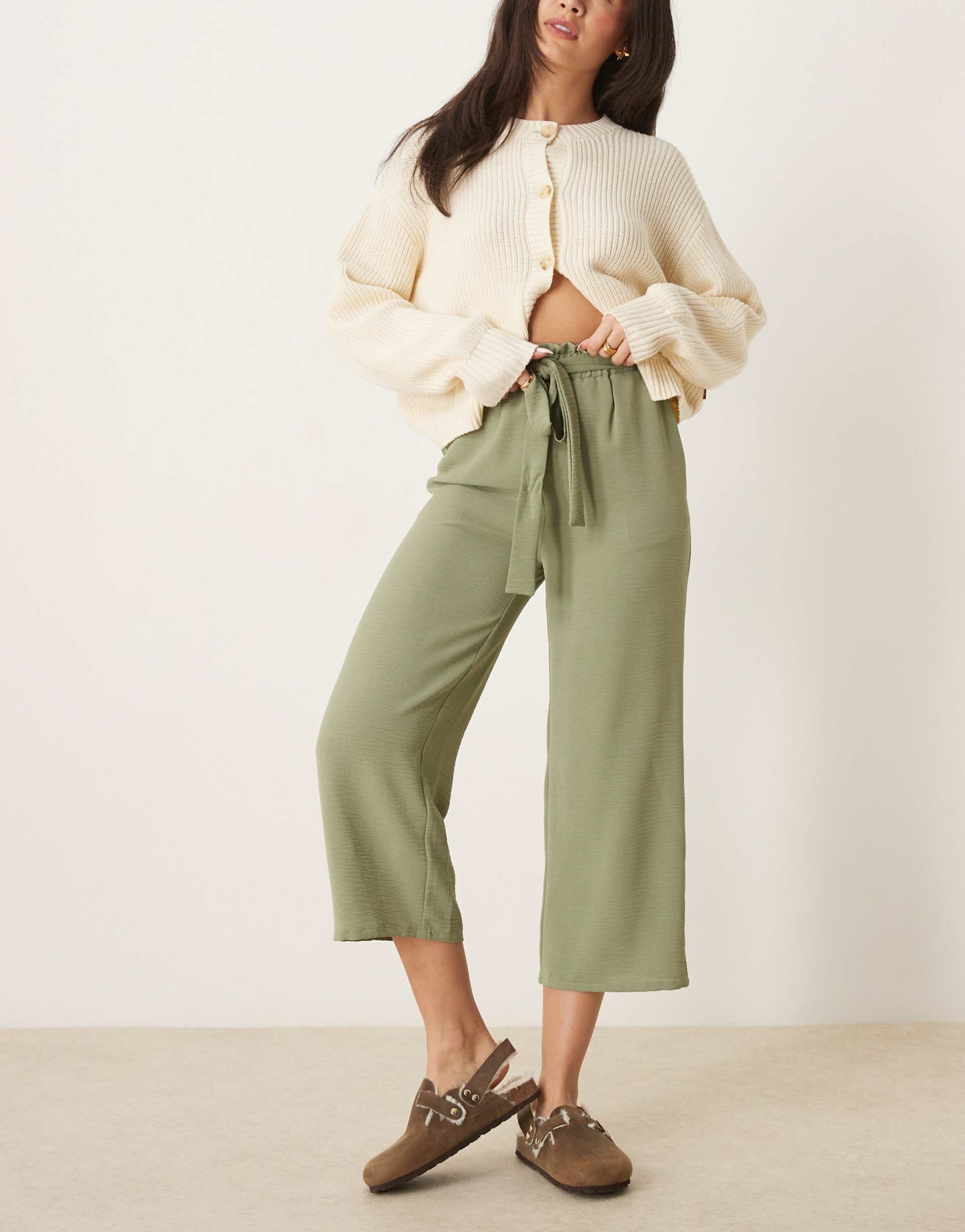 vila tie waist straight leg cropped pants in oil green