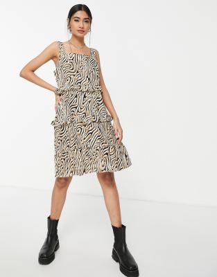 Vila tiered midi dress in animal print-Black