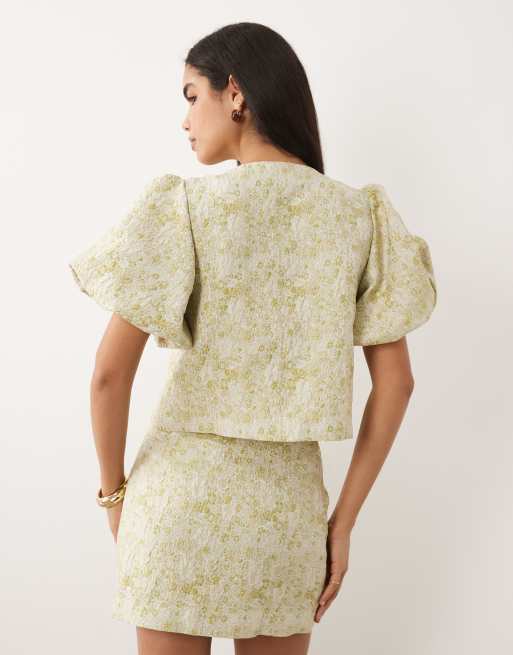 VILA - Top a maniche corte in jacquard verde fumo a fiori in coordinato, 3 di 4