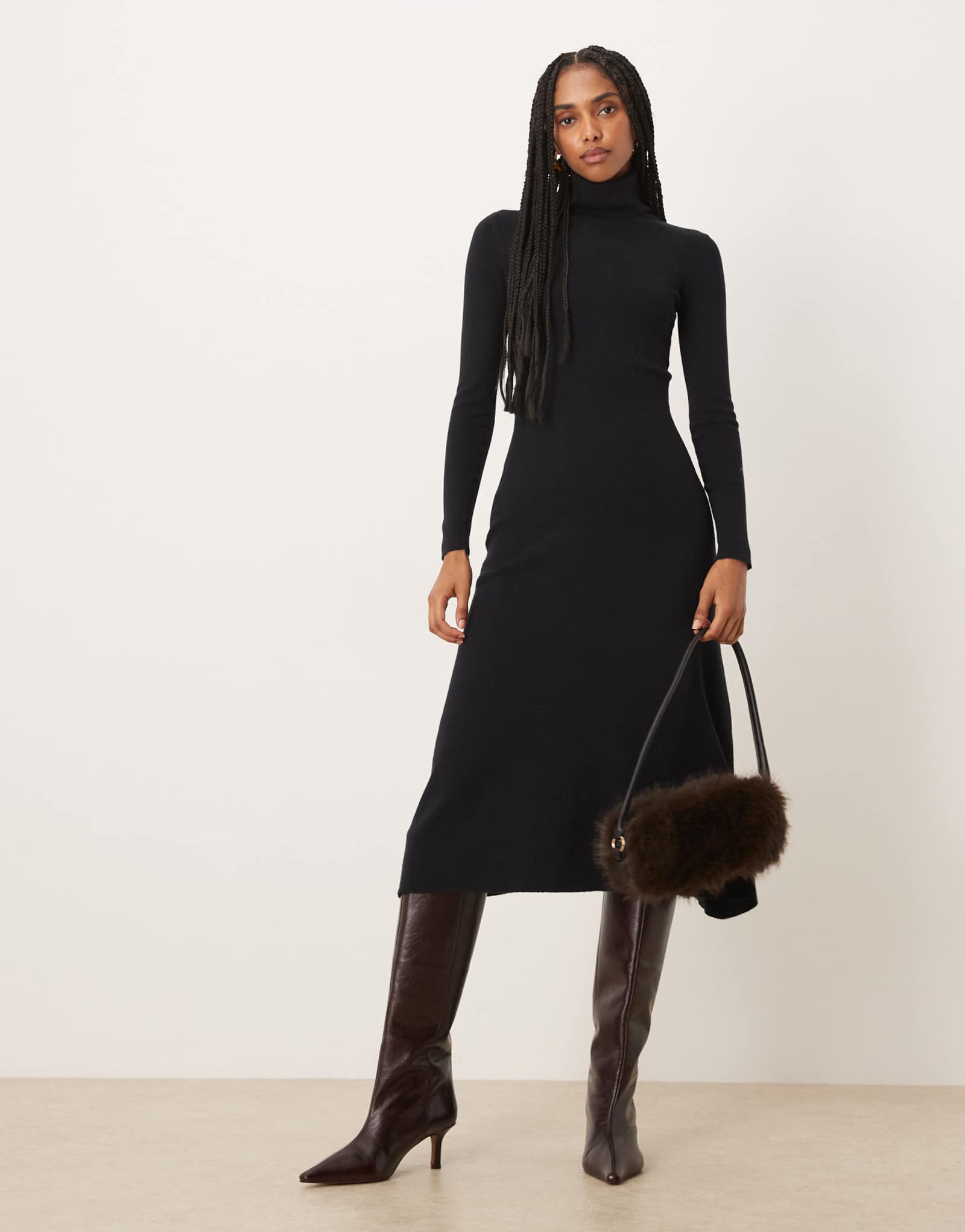 Вязаное макси-платье в рубчик с высоким воротом от VILA черного цвета