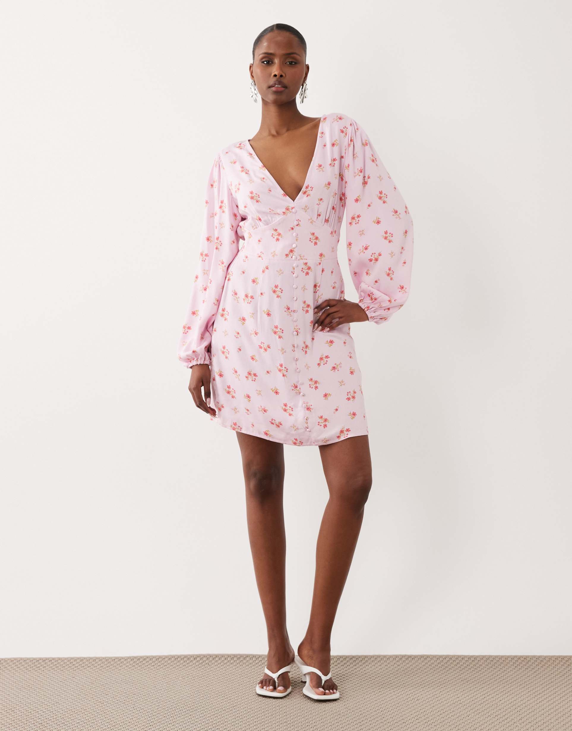 vila v neck button front long sleeve mini dress in pink floral print