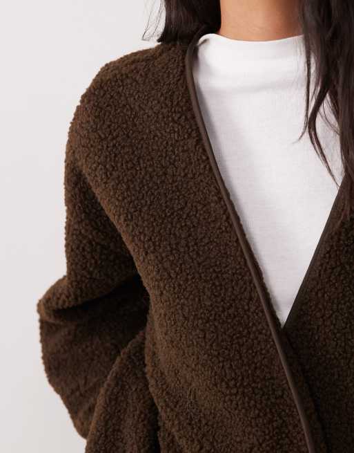 Vila veste teddy col V en marron chocolat, 2 de 4