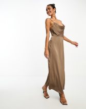 ASOS DESIGN - Vestito lungo da damigella color champagne con nastri di raso  in vita e gonna in tulle a pieghe