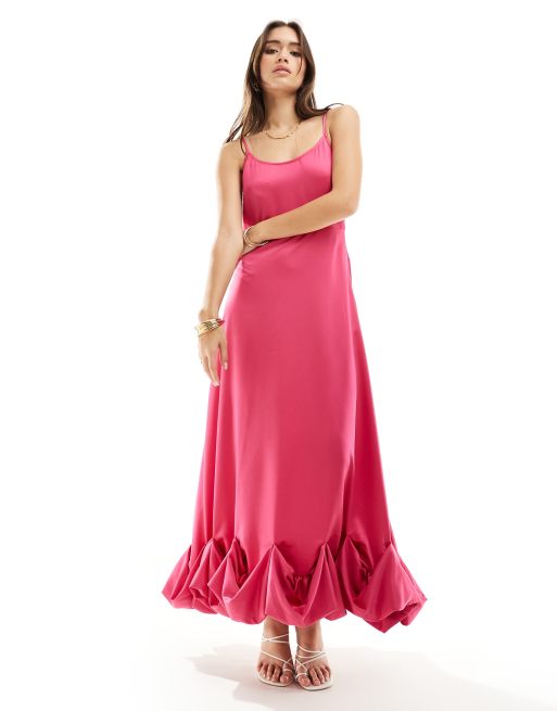 Vila - Vestito lungo in raso rosa con spalline sottili e orlo con volant 