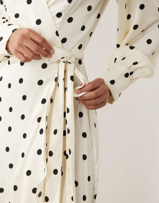Vila - Vestito midi a portafoglio a maniche lunghe in raso color crema a pois, 2 di 4
