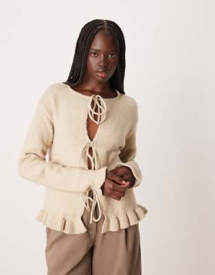 VILA - Vorne gebundene Strickjacke in Federgrau mit Rüschensaum-Bunt