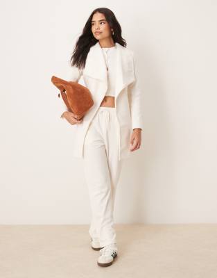 Vila Waterfall Belted Coat In White