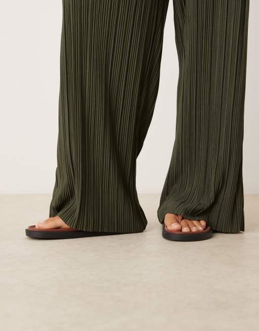 VILA wide leg plisse pants in deep khaki (Part of a set), 4 of 5
